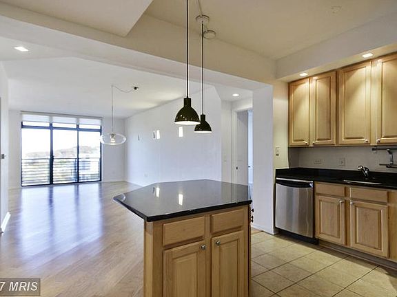 5th image of 2720 S Arlington Mill Dr Unit 704