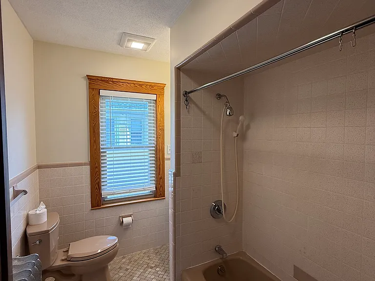 585 High St #2 — Photo 14