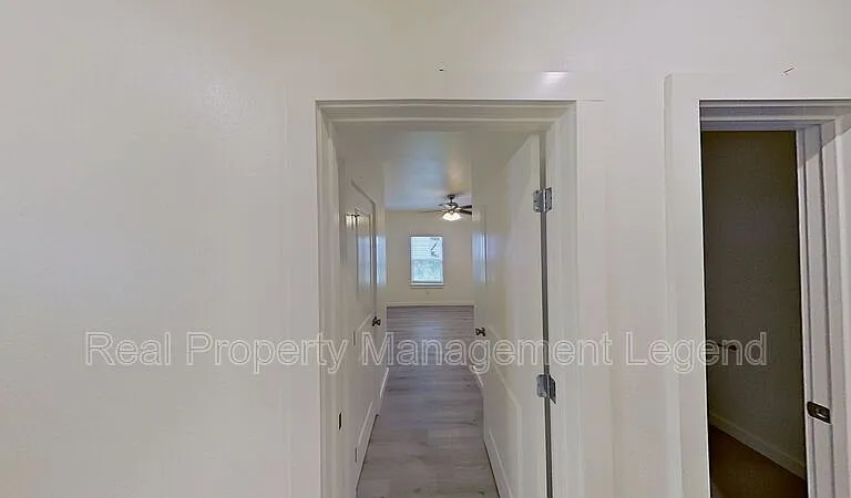 1009 Dubois St — Photo 12