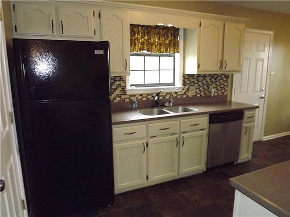 5th image of 157 Stimpson Ave