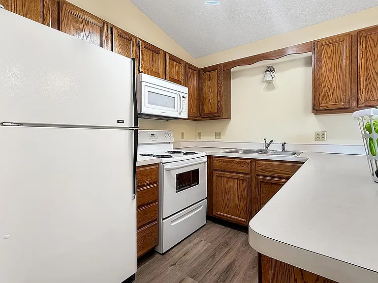 Parkview Manor — Photo 33