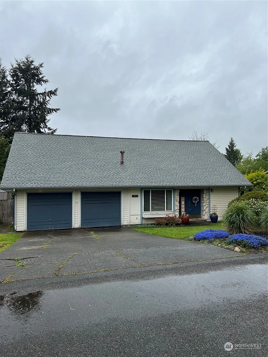 1504 Vista Drive SE photo 1