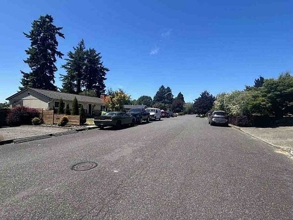 Exterior Neighborhood (street photo)