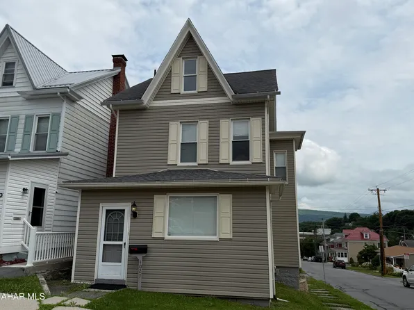 1027 23rd Ave, Altoona, PA 16601