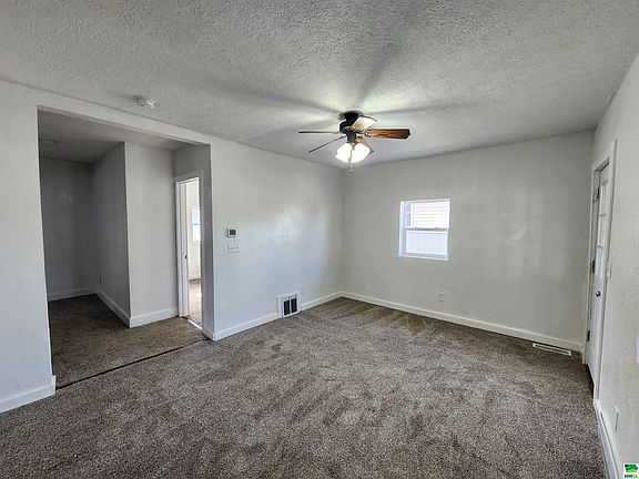 4th image of 304 E 22nd St
