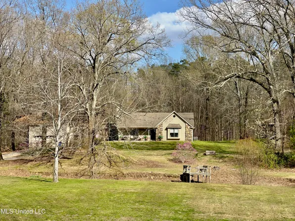 5626 Jordan Dr, Horn Lake, MS 38637