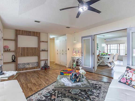 3rd image of 1601 E Gastel Cir