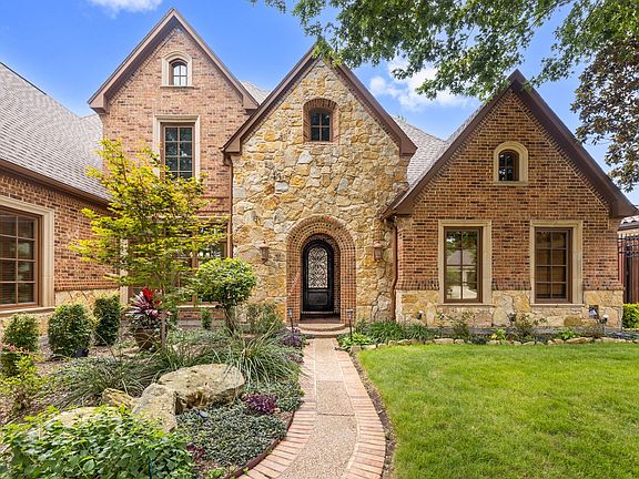 4th image of 910 Belclaire Cir
