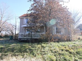 705 E 3rd St, De Soto, MO 63020