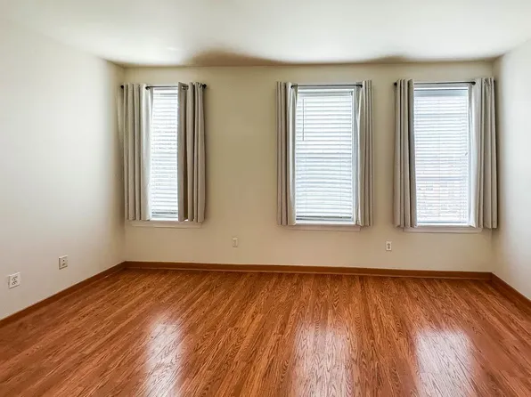 394 Woodlawn Avenue image 5 of 15