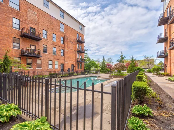 6533 E Jefferson Ave APT 333E, Detroit, MI 48207