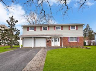 16 Pequa Ln, Commack, NY 11725