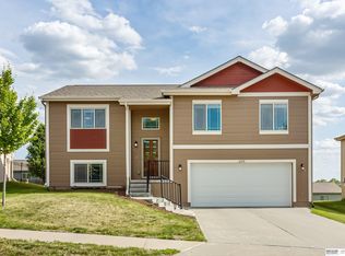 16909 Tibbles St, Omaha, NE 68116