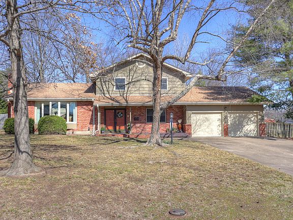 4th image of 1131 Belle Air Place