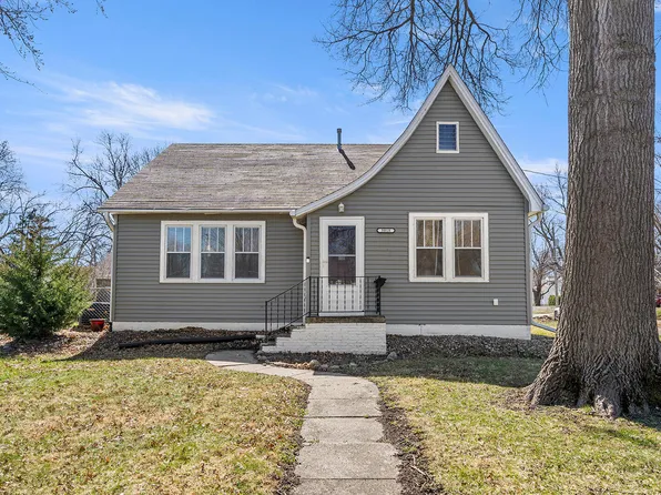 5018 Urbandale Ave, Des Moines, IA 50310