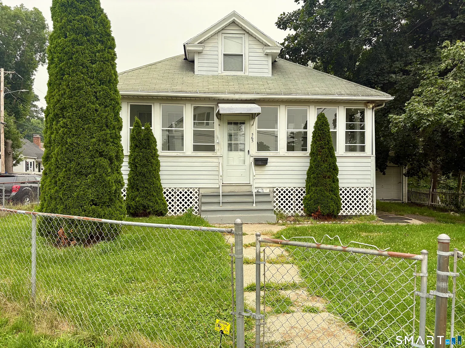 4 bed, 1.5 bath, 1092 sqft, $2,400 — Photo 1