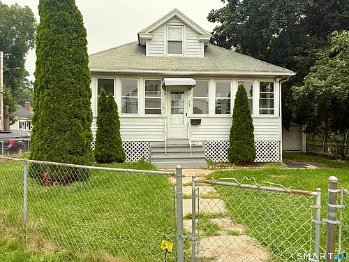 565 Sylvan Ave Photo 1
