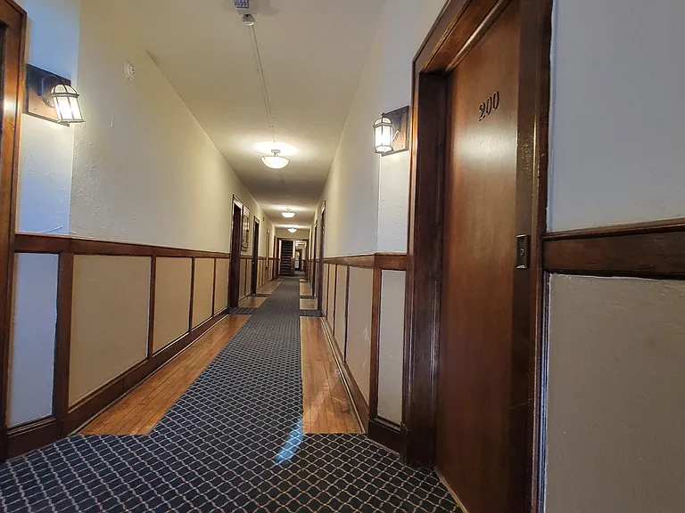 225 Place Apartments — Photo 33