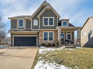 15544 S Summertree Ln, Olathe, KS 66062