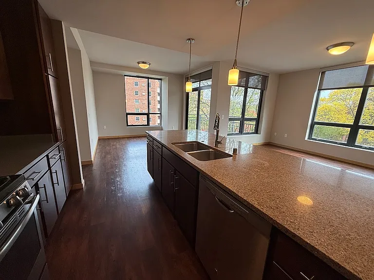 Venture Luxury High Rise — Photo 178