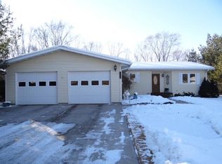 37213 Seymour Dr, Prairie Du Chien, WI 53821