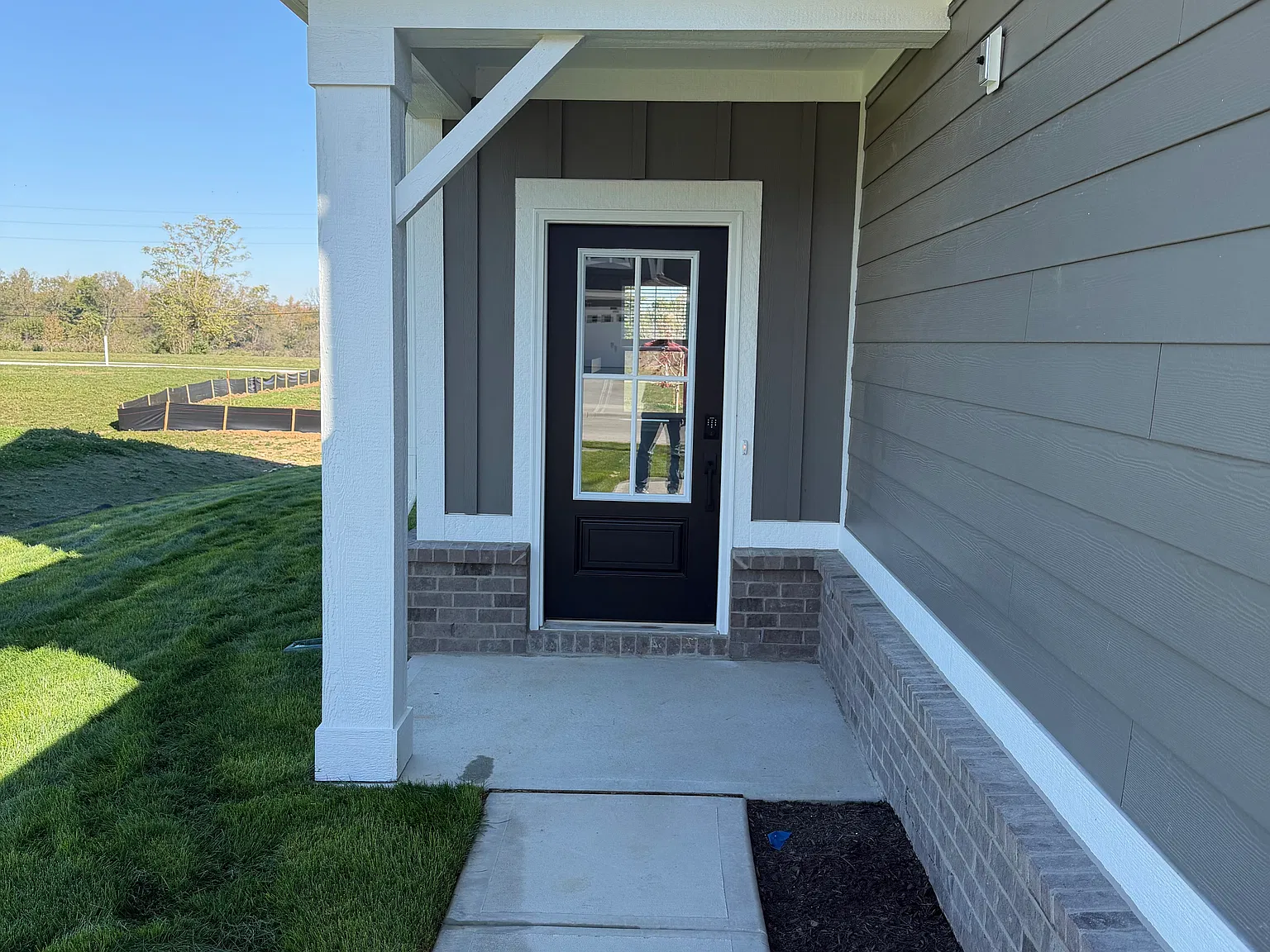 3 bed, 2025 sqft, $2,900 — Photo 3