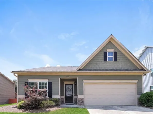 3752 Ridge St, Flowery Branch, GA 30542
