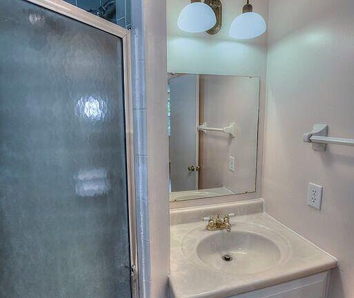 4th image of 1089 Mimosa Cove Ct W