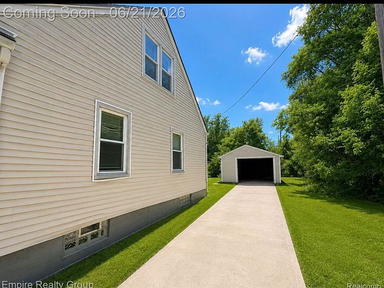 7815 Artesian St — Photo 17
