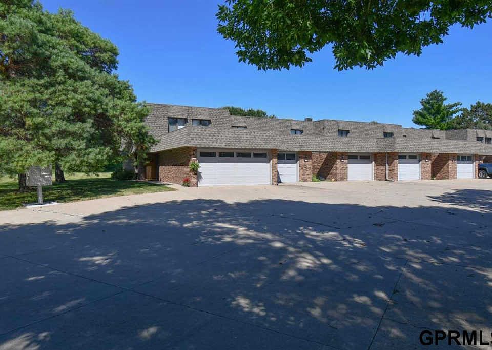 1st image of 3416 Neerpark Dr