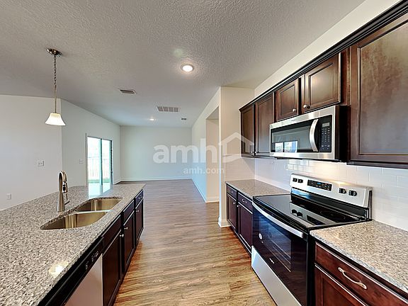 3rd image of 59 Banyan Forest Dr