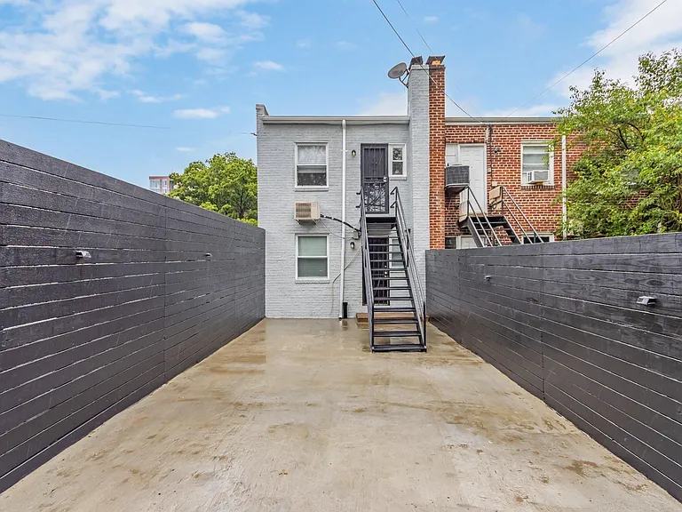 1721 Gales Pl NE — Photo 15