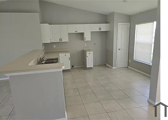 3 bed, 1272 sqft, $1,895 — Photo 3