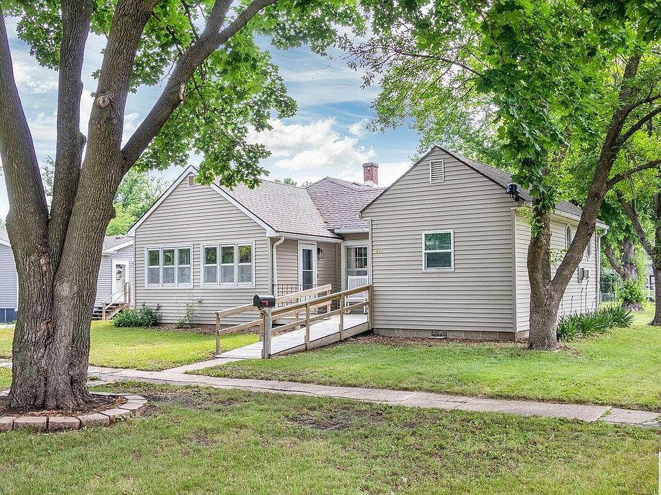 817 6th St, Onawa, IA 51040 Zillow