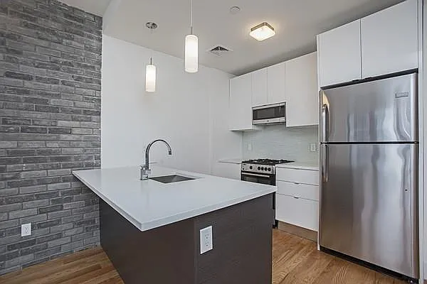 Rented by Hudson Real Estate International LLC | media 13