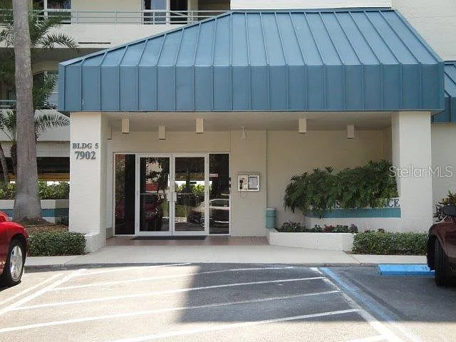 2 bed, 2.0 bath, 1145 sqft, $3,000 — Photo 2