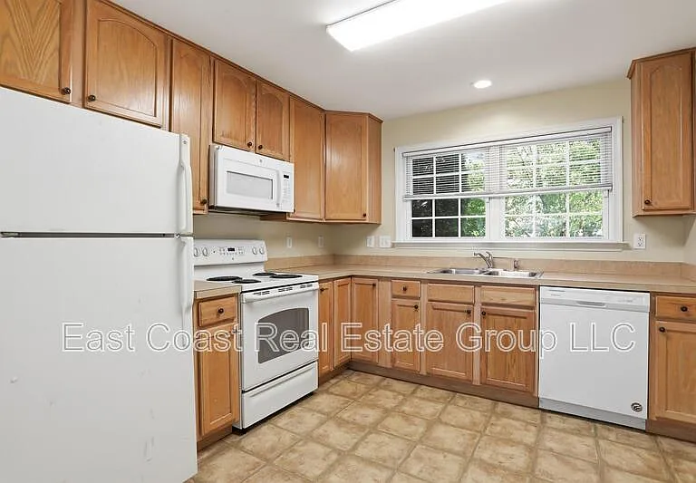 24 Mabel Ln — Photo 6