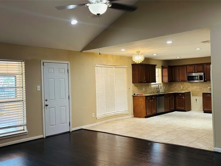 11407 Hazen St — Photo 8