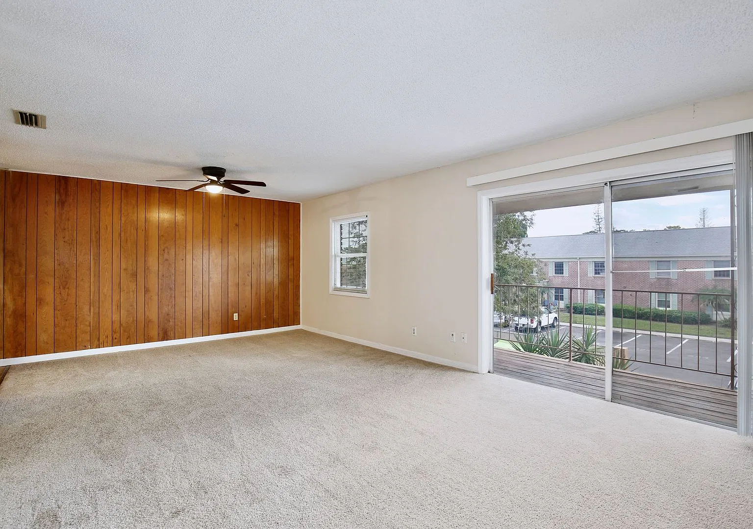 Spacious 1/1 Condo with Water Utility Included at Lake Howell Arms Condominiums - Casselberry — Photo 3
