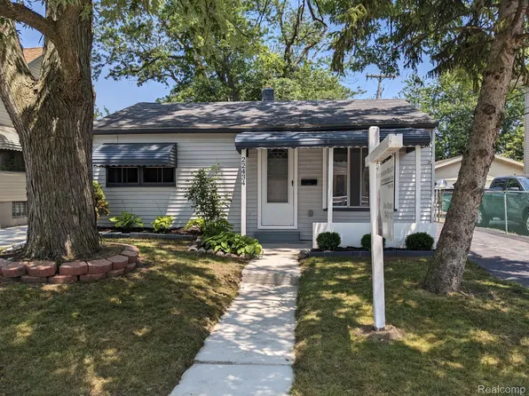 22434 Mather St, Rockwood, MI 48173
