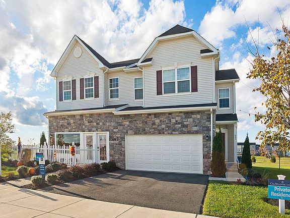 5th image of 403 Galway Ct