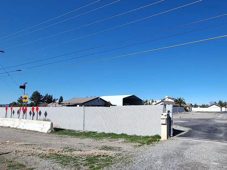 1130 E Gamebird Rd — Photo 2
