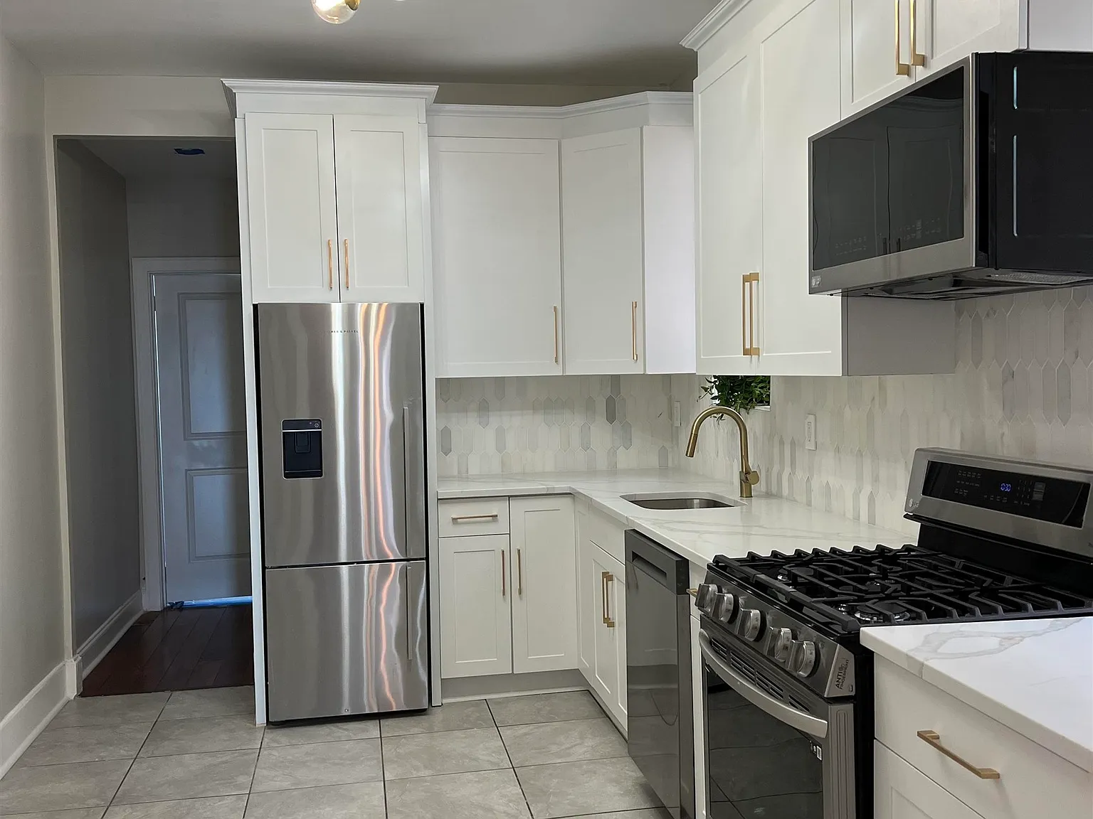 2 bed, 1.0 bath, 1308 sqft, $3,100 — Photo 3