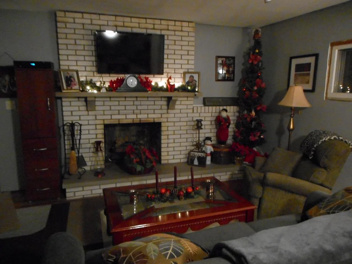 3 bed, 1100 sqft, $1,300 — Photo 2