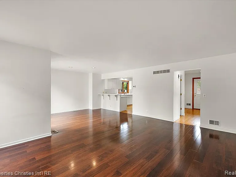 2635 Dorchester Rd — Photo 18