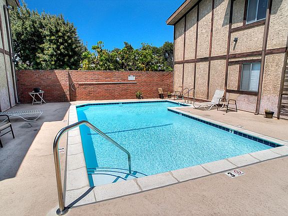 2nd image of 5500 Lindley Ave Unit 221