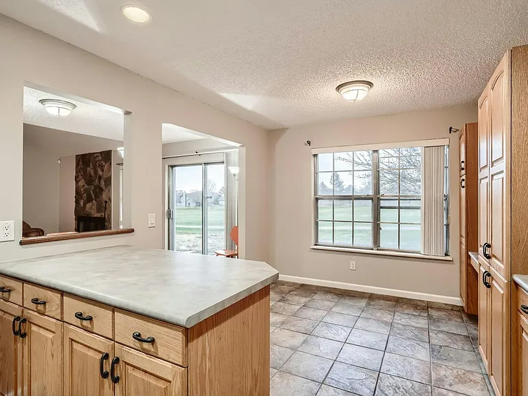 2528 S Vaughn Way #D — Photo 4