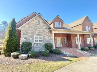 435 Savannah Village Dr, Maryville, TN 37803