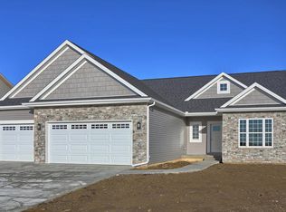 1314 Stonecrest Dr, Mahomet, IL 61853