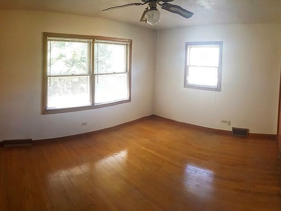5th image of 5850 Garrett Ln APT 3